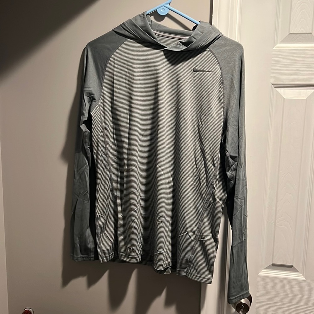 Men’s Nike Long Sleeve shirt with hood. Grey, Medium